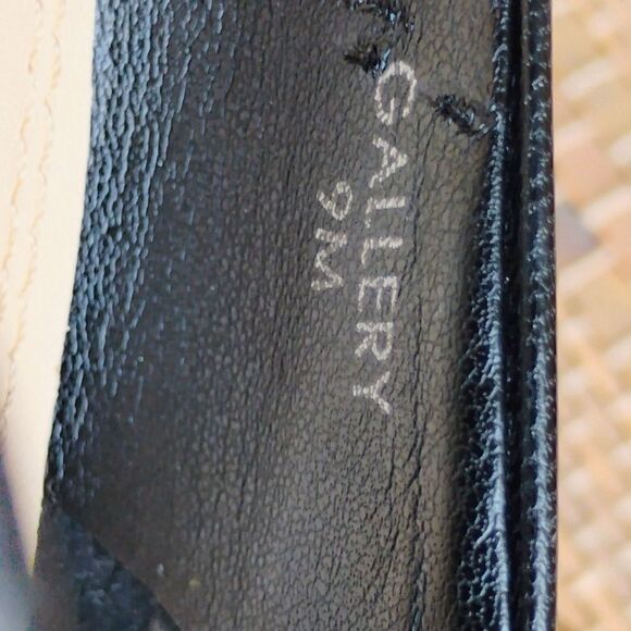 Classic Women's Tahari Black Leather Gallery Pumps size 9M US - Picture 14 of 15